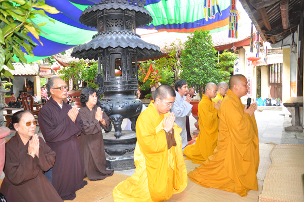 Lạng Sơn: Lãnh đạo Phật giáo tỉnh khánh tuế Hòa thượng Trưởng Ban Trị sự nhân ngày Tự tứ