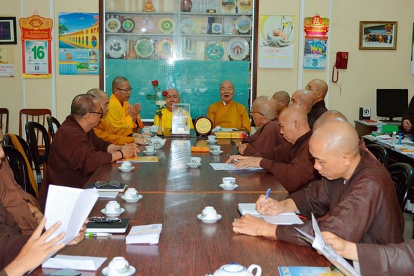 Quang cảnh buổi họp quyết định bổ nhiệm trụ trì chùa Trường Sa Lớn