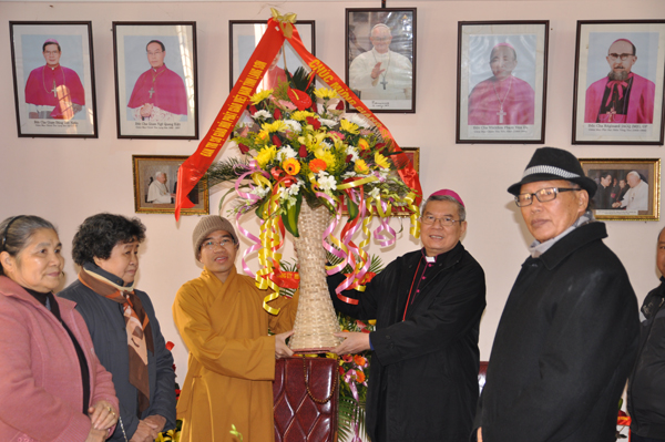 Lạng Sơn: Ban Trị sự GHPGVN tỉnh chúc mừng lễ Noel tại Tòa giám mục Lạng Sơn nhân dịp lễ Noel 2013
