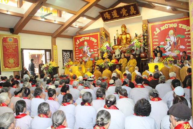 Hà Nội: Lễ chúc thọ tại chùa Bằng