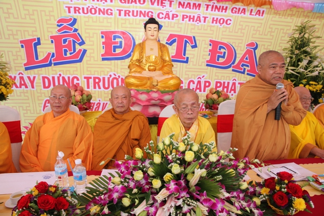 HT.Thích Giác Toàn có đạo từ tán thán, bày tỏ hoan hỷ về Phật sự xây dựng Trường