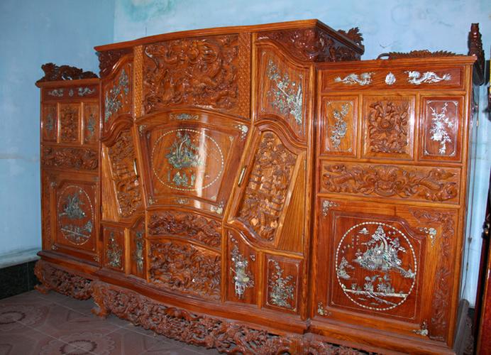 Chiếc tủ gỗ sưa có giá trị cực lớn