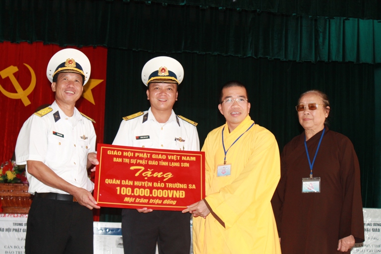 Phật giáo tỉnh Lạng Sơn trao tặng 300 triệu đồng cho Quân dân, chiến sĩ huyện đảo Trường Sa
