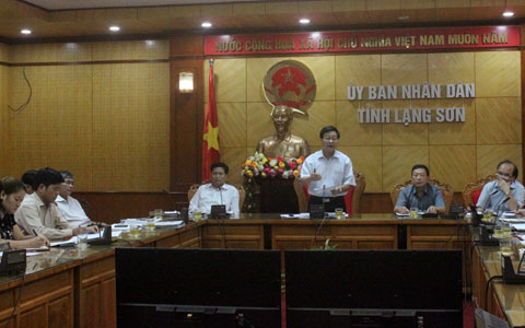 Đồng chí Vy Văn Thành phát biểu tại phiên họp