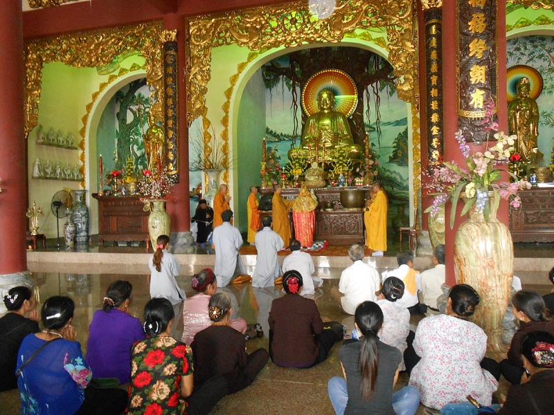 Buổi lễ trang nghiêm theo nghi lễ truyền thống Phật giáo Bắc tông
