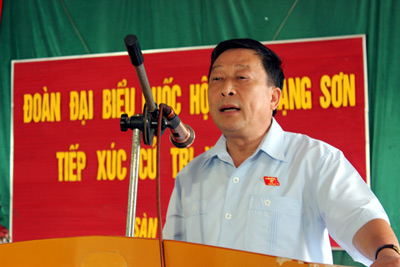 Đồng chí Nguyễn Thế Tuy phát biểu tại buổi tiếp xúc cử tri