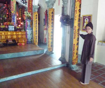 Một số câu đối tại chùa Long Khánh (thôn Tử Dương,  xã Cao Thành, Ứng Hòa, Hà Nội) bị chính quyền bắt phải dỡ bỏ do không giống nguyên bản.