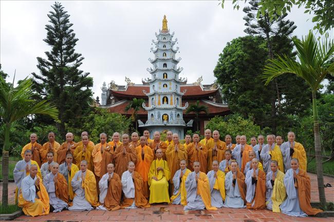 Tăng Ni Phật giáo Hà Nội đỉnh lễ Đức Đệ Tam Pháp Chủ GHPGVN