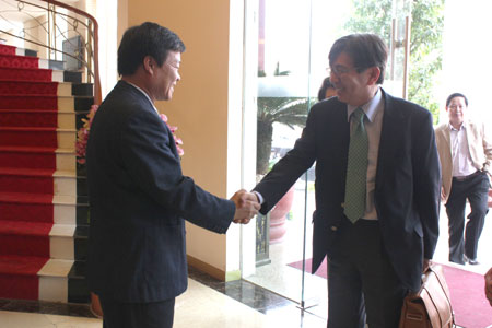Đồng chí Vy Văn Thành đón tiếp ông Ayumi Konishi, Tổng Giám đốc Vụ Đông Á, ADB