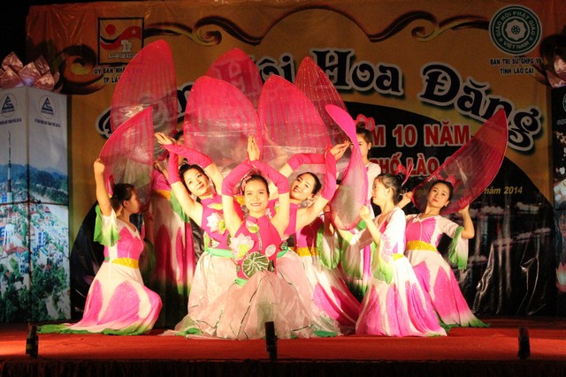 Lào Cai: Đêm hội hoa đăng nơi địa đầu biên cương Tổ Quốc