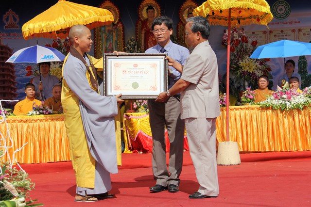 Nam Định: lễ đón nhận 03 kỷ lục quốc gia của Bảo tháp Đại Bi và công bố thành lập đạo tràng Pháp Hoa