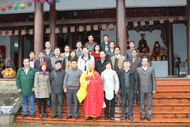 Tuyên Quang: Đoàn Cán bộ lớp bồi dưỡng dự nguồn cao cấp dâng hương tại chùa Phật Lâm