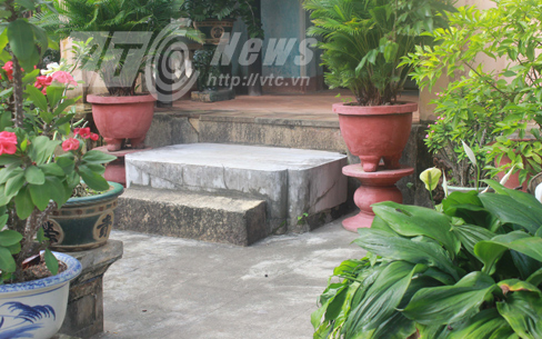Lời đồn về tiếng than khóc vọng ra từ khối bạch ngọc khổng lồ