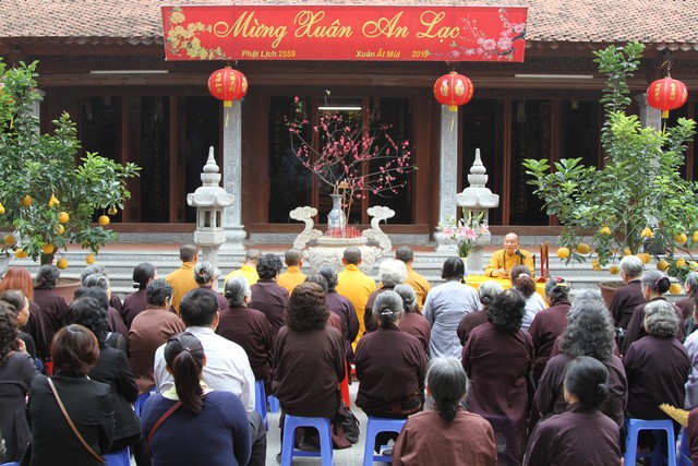 Hà Nội: Lễ Thượng Nguyên - kỷ niệm Phật Di Lặc đản sinh tại chùa Liên Phái
