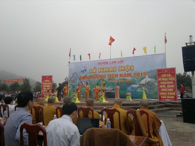 Khai hội chùa Hương Tích Hà Tĩnh năm 2015