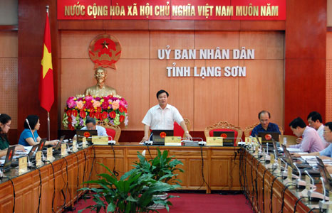 Đồng chí Vy Văn Thành chủ trì phiên họp