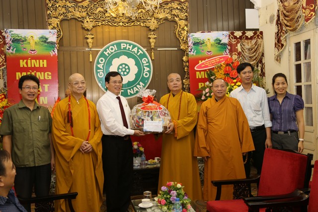 Ủy ban MTTQ Việt Nam chúc mừng Phật Đản GHPGVN