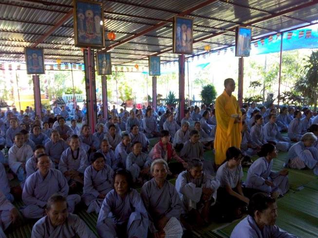 700 Phật tử dự khóa tu tại chùa Trân Bửu