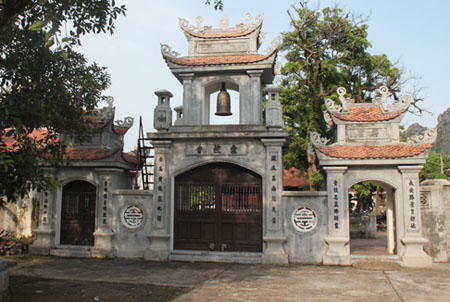 Cổng Tam quan chùa Nhất Trụ
