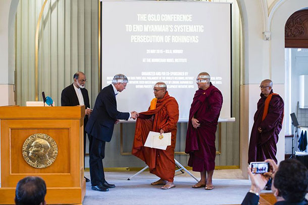 3 nhà sư Myanmar được nhận giải thưởng vào ngày 27-5 vừa qua