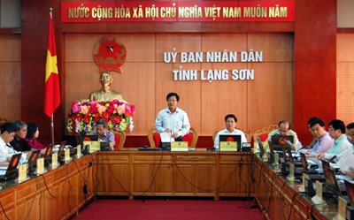Đồng chí Vy Văn Thành, Phó Bí thư Tỉnh ủy, Chủ tịch UBND tỉnh chủ trì phiên họp
