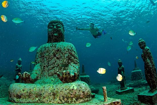 Phát hiện tượng Phật cổ tuyệt đẹp dưới đáy biển Indonesia