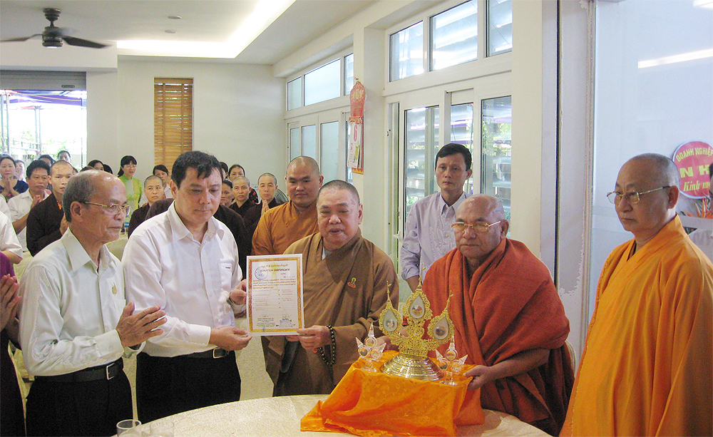 Nghệ An: Đức Tăng thống Myanmar trao tặng Xá Lợi Phật
