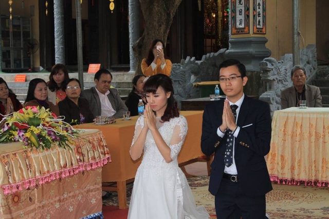 Cô dâu Thúy Hằng và chú rể Văn Tùng tại buổi lễ