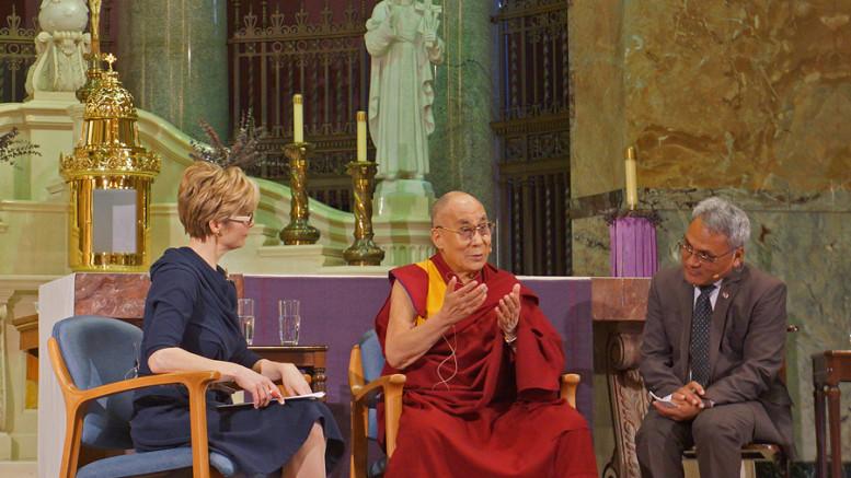 Đức Dalai Lama nói về lòng từ bi trong nghề y