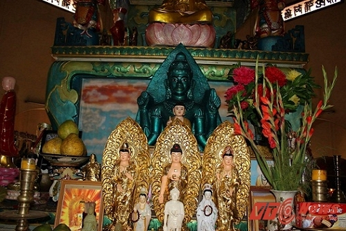 Tượng thần Vishnu hiện được phối thờ trang trọng như một vị Phật tại hậu chùa Bửu Sơn. Ảnh : Ngọc Quốc