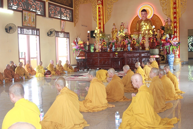 Chư Tăng quận 11 bố-tát tụng giới chung tại văn phòng BTS Phật giáo quận