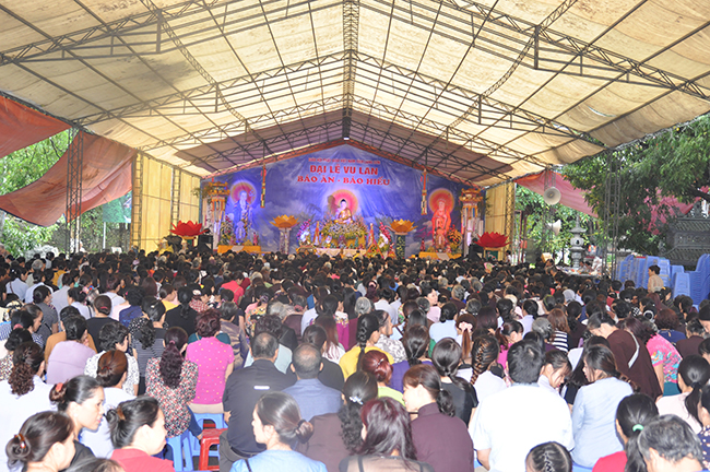 Hàng nghìn người tham dự Đại lễ Vu Lan tại chùa Thành