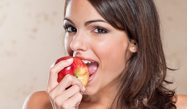 Ăn táo thường xuyên sẽ giảm nguy cơ mắc 5 loại ung thư phổi, dạ dày, ung thư vú, ung thư đường tiêu hóa, ung thư miệng
