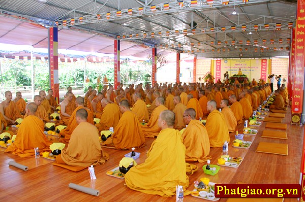 Phật tử dân tộc đảnh lễ cúng dường khóa tu tại Gia Lai