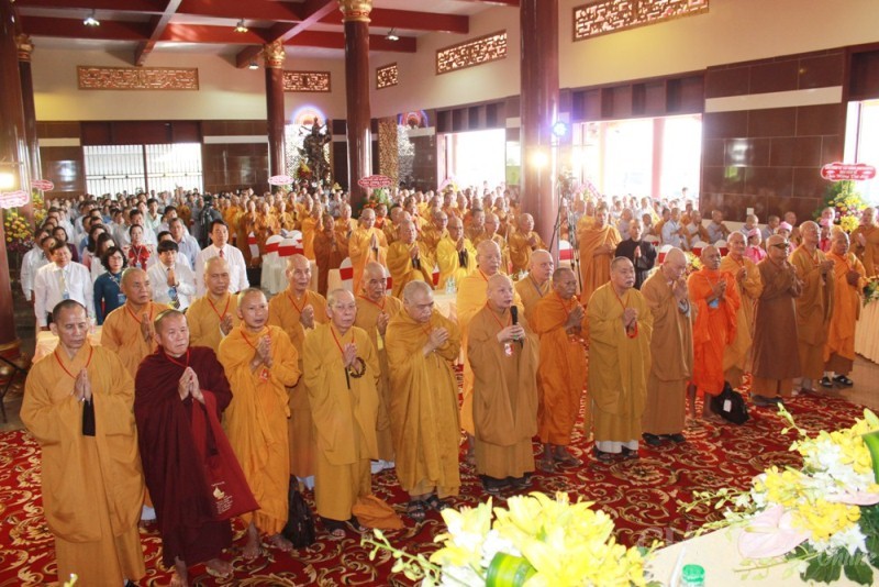 Niệm Phật cầu gia hộ - chính thức khai mạc đại hội