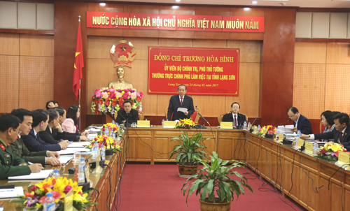 Đồng chí Phó Thủ tướng Thường trực Chính phủ Trương Hòa Bình phát biểu kết luận tại buổi làm việc với lãnh đạo tỉnh Lạng Sơn