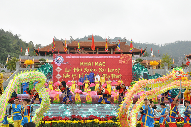Lạng Sơn: Hơn 1,5 vạn người tham dự Khai mạc Lễ hội Xuân chùa Tân Thanh