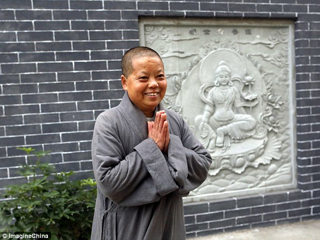 Ni sư Changmiao từ năm 1980 đến nay đã nuôi dưỡng 37 em nhỏ bị bỏ rơi