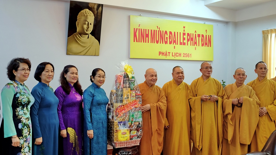 TƯGH tiếp Thành ủy TP.HCM chúc mừng Phật đản