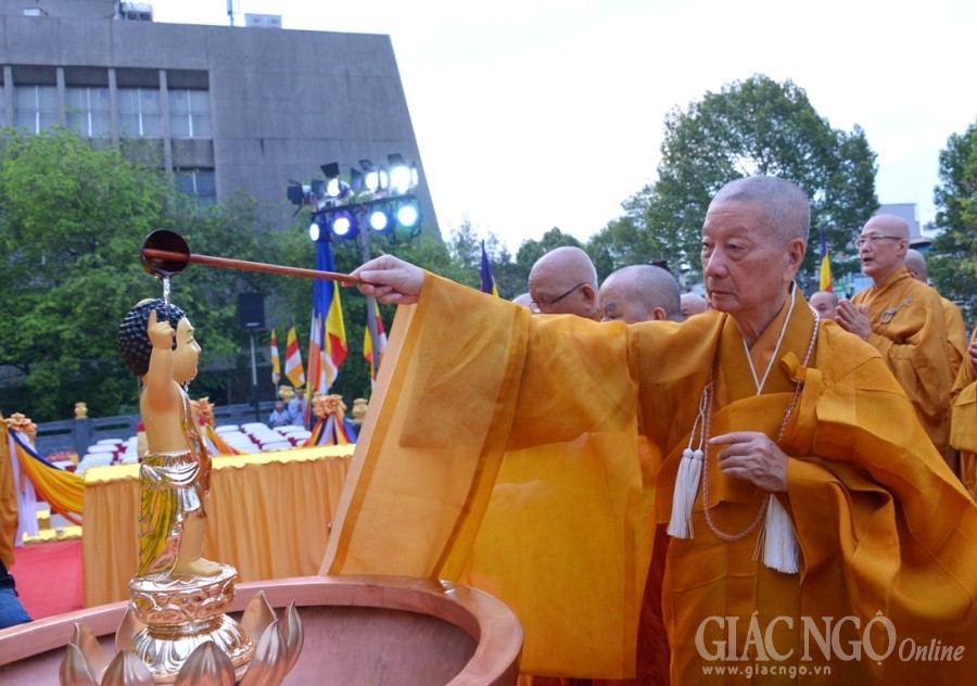 Đại lễ Phật đản PL.2561 tại TP.HCM: Thiêng liêng lễ rước Phật từ Ấn Quang đến Việt Nam Quốc Tự