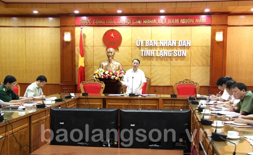 Đồng chí Nguyễn Công Trưởng, Phó Chủ tịch UBND tỉnh phát biểu tại buổi họp