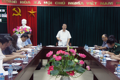Đồng chí Nguyễn Công Trưởng, Phó Chủ tịch UBND tỉnh phát biểu chỉ đạo tại buổi kiểm tra công tác chuẩn bị lễ thông xe tuyến đường vận chuyển hàng hóa.