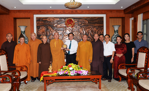 Chư tôn đức giáo phẩm Giáo hội Phật Giáo Việt Nam chúc mừng tân Trưởng ban Ban Tôn Giáo Chính Phủ