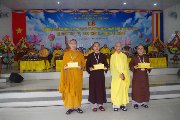 Trường TCPH Đà Nẵng khai giảng năm học mới