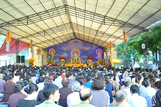 Hàng nghìn người tham dự Đại lễ Vu Lan tại chùa Thành