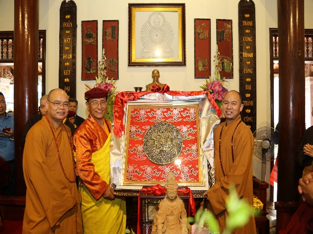 Bắc Ninh: Đức Gyalwang Drukpa thăm và dâng hương tại chùa Phật Tích