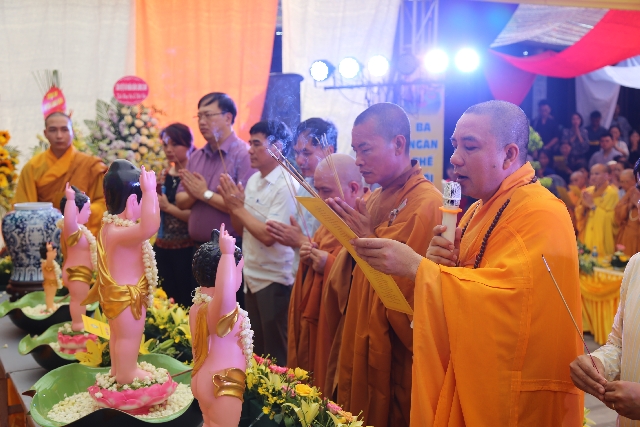Hà Nội: Quận Long Biên tổ chức Đại lễ Phật Đản PL 2562 - DL 2018