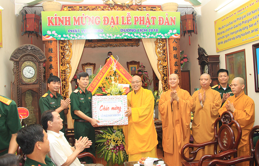 Bộ Tư lệnh Quân khu 3 chúc mừng PG tỉnh Hưng yên nhân Đại lễ Phật Đản