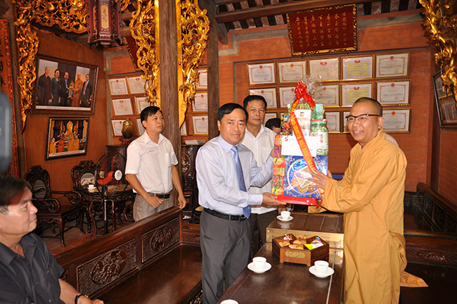 Lạng Sơn: Lãnh đạo tỉnh, thành phố chúc mừng Đại lễ Phật đản