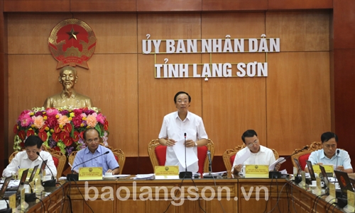 Đồng chí Phạm Ngọc Thưởng, Chủ tịch UBND tỉnh chủ trì phiên họp